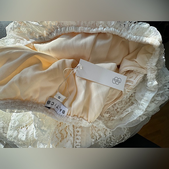 🍦Baltic Born Caroline Lace Off Shoulder Maxi Dress in Off-White/Ivory, S, NWT✨ - Picture 9 of 9